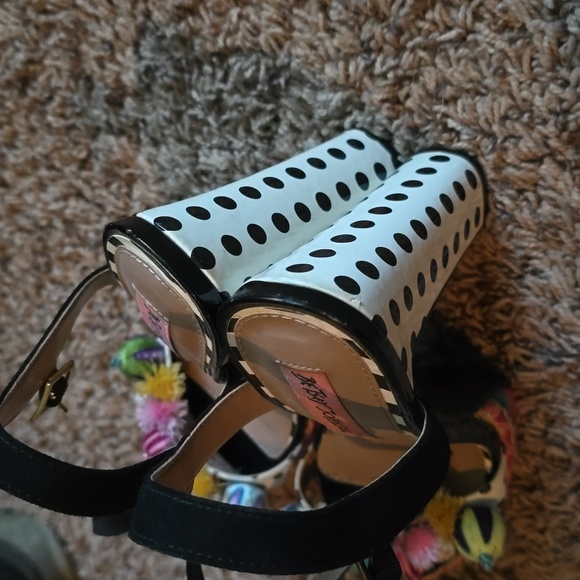 Betsy Johnson Fun colorful high heels - Picture 5 of 7